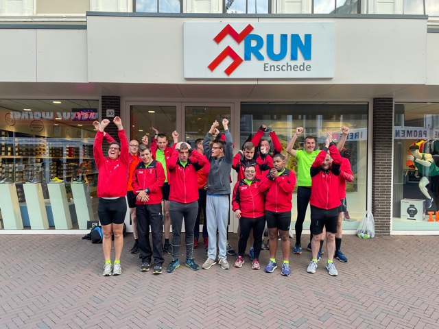 Het Ketelhuis Fonds helpt Road Runners Iphitos aan nieuwe hardloopschoenen.